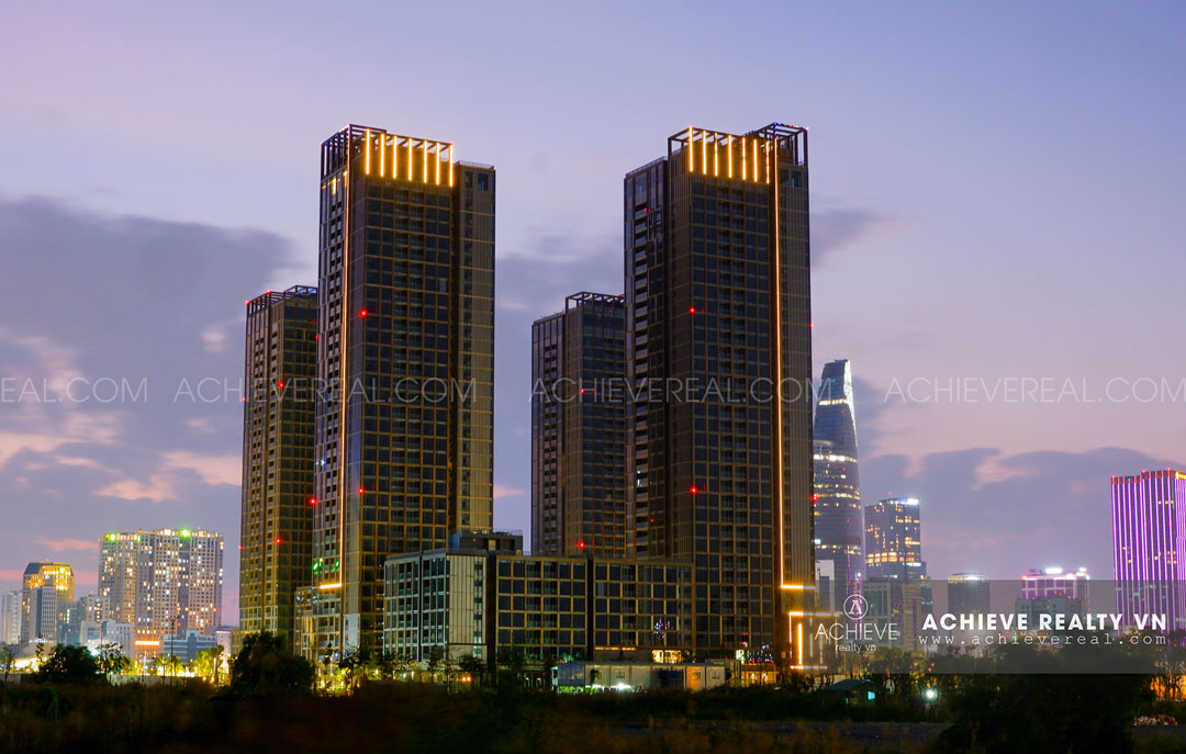 Hai khối tháp Linden Residences nằm ngay đại lộ vòng cung của bán đảo Thủ Thiêm