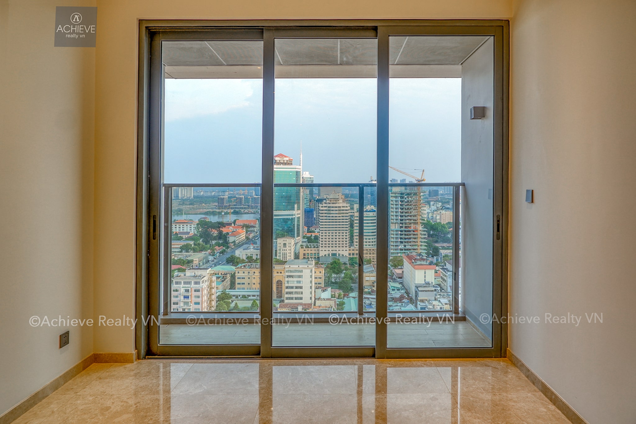 Cho thuê hoặc bán căn hộ 3 phòng ngủ The Marq Quận 1 Hong Kong Land 