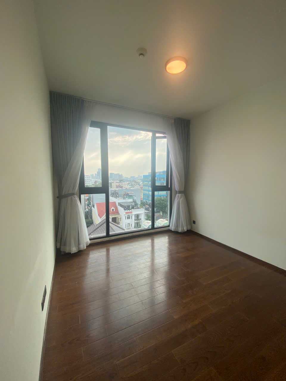 BÁN CĂN HỘ D'EDGE THẢO ĐIỀN 2 PHÒNG NGỦ 93M² — CÓ SẴN KHÁCH THUÊ ĐẾN THÁNG 9